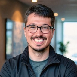 Maxime Dubé, founder of PalVivo, hiking on a forest trail